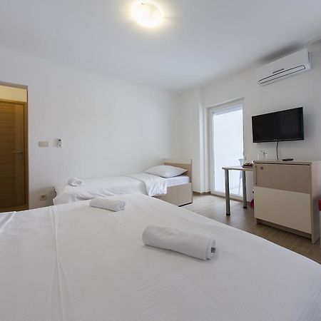 Villa Klara Guest House Baška Voda Exteriör bild